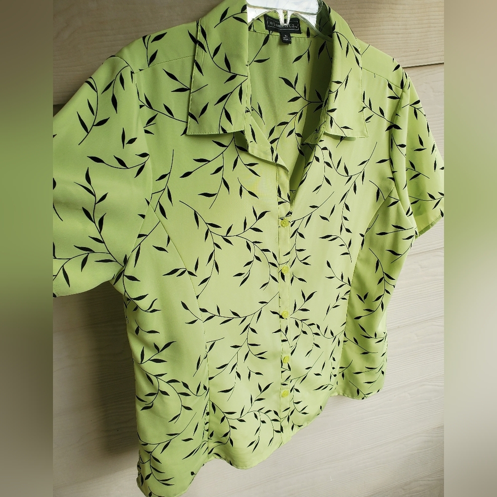 elementz Black Vine Leaf Pattern Short Sleeve Button-down Pistachio Green Blouse - Picture 7 of 13